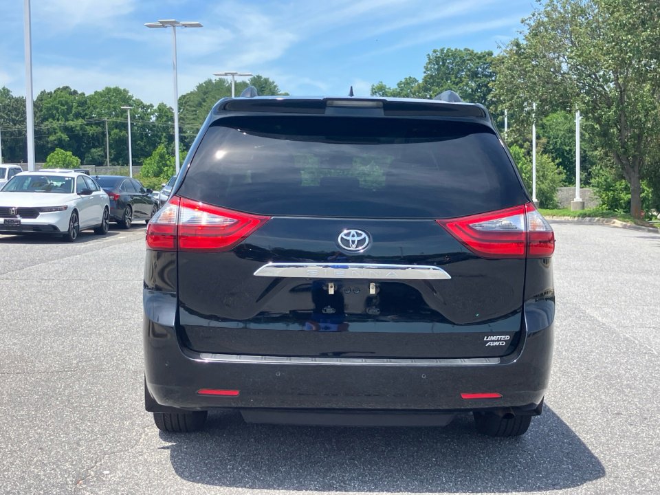 Used 2020 Toyota Sienna Limited Premium AWD/4WD image 18