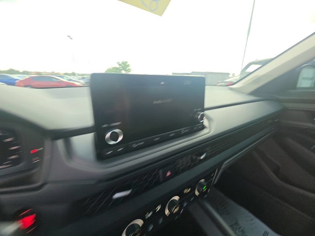 Used 2025 Honda Accord SE image 18
