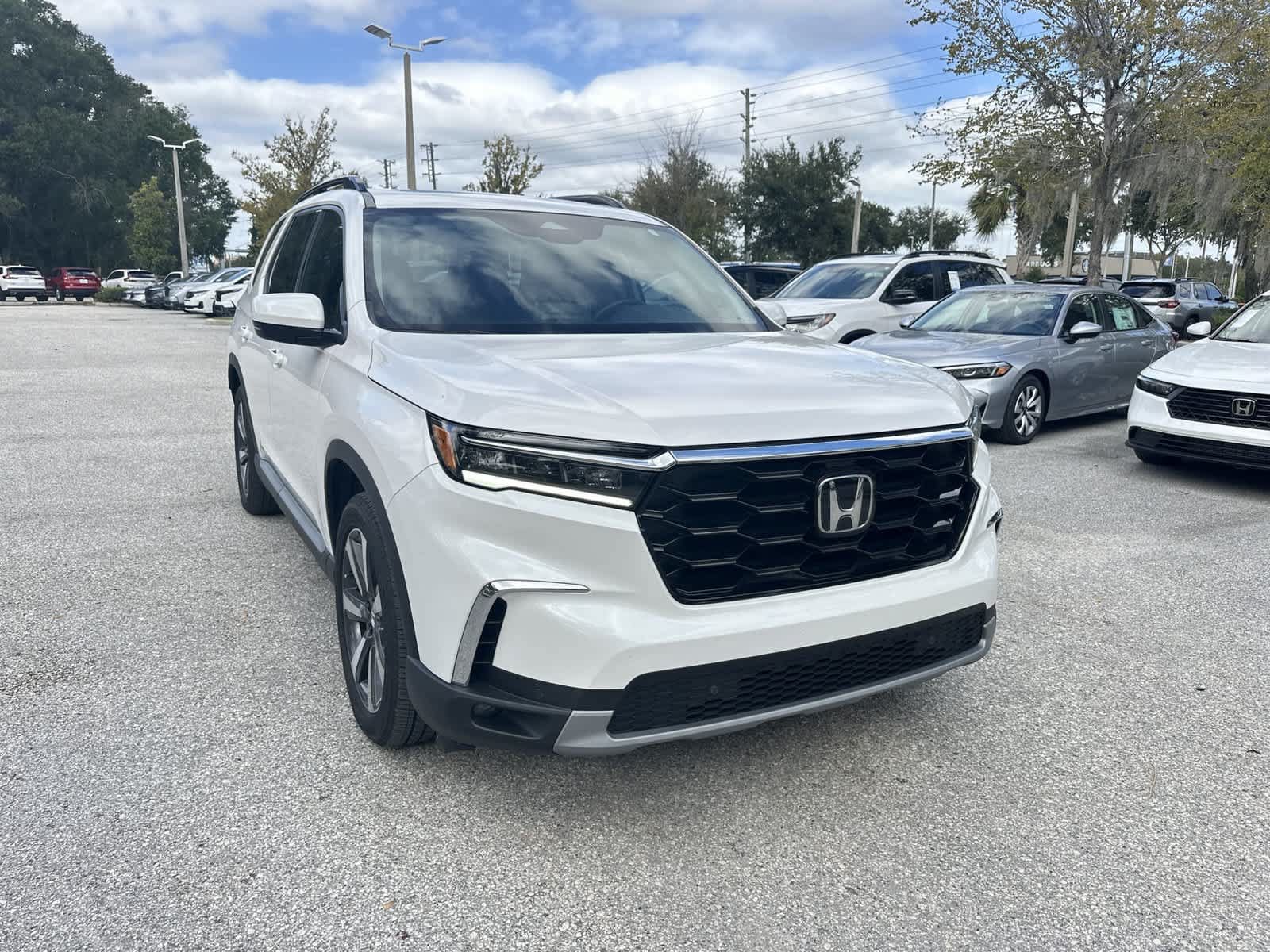 Certified 2025 Honda Pilot Touring image 8