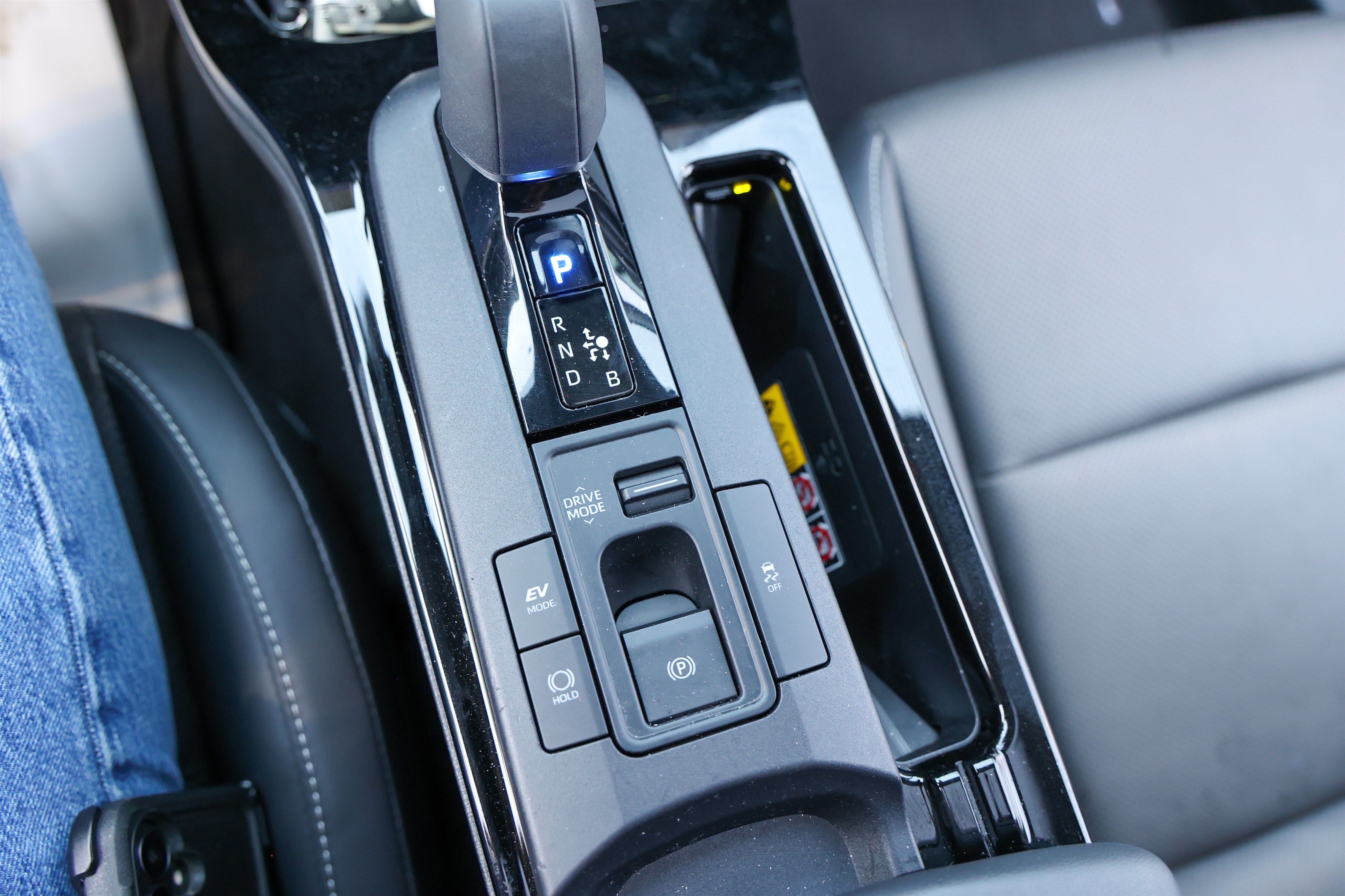Used 2023 Toyota Prius XLE FWD image 27