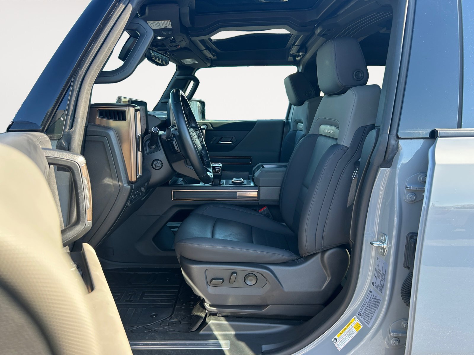 Used 2025 GMC Hummer EV 2X w/ LPO, Sport Package image 22