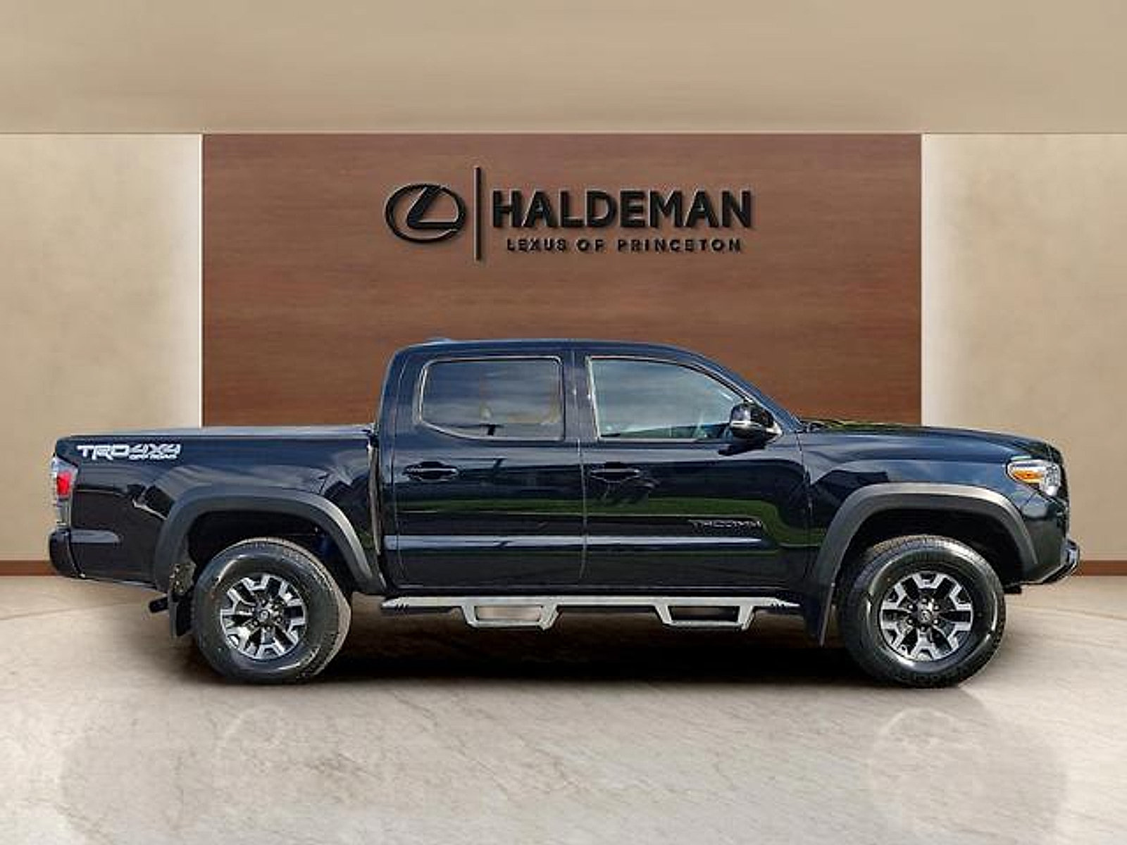 Used 2021 Toyota Tacoma TRD Off-Road w/ TRD Premium Off Road Package AWD/4WD image 7