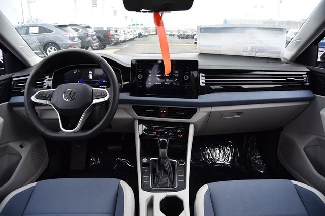 New 2026 Volkswagen Jetta SE image 7