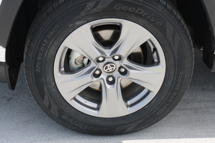 Certified 2025 Toyota RAV4 LE AWD/4WD image 9