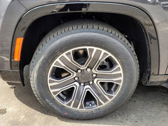 Used 2024 Jeep Wagoneer L 2WD w/ Premium Group I image 10