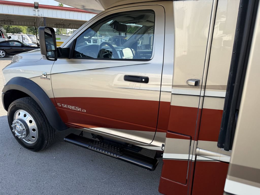 Used 2018 RAM 5500 SLT w/ Quick Order Package 29G SLT image 11