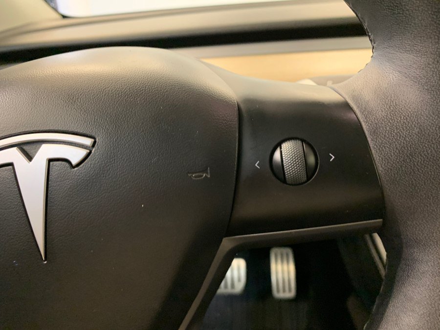 Used 2023 Tesla Model Y Performance AWD/4WD image 22
