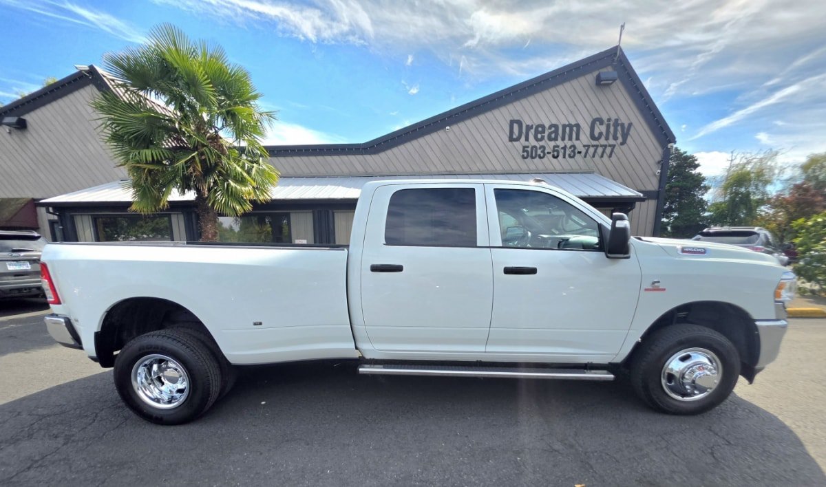 Used 2024 RAM 3500 Tradesman w/ Chrome Appearance Group AWD/4WD image 6