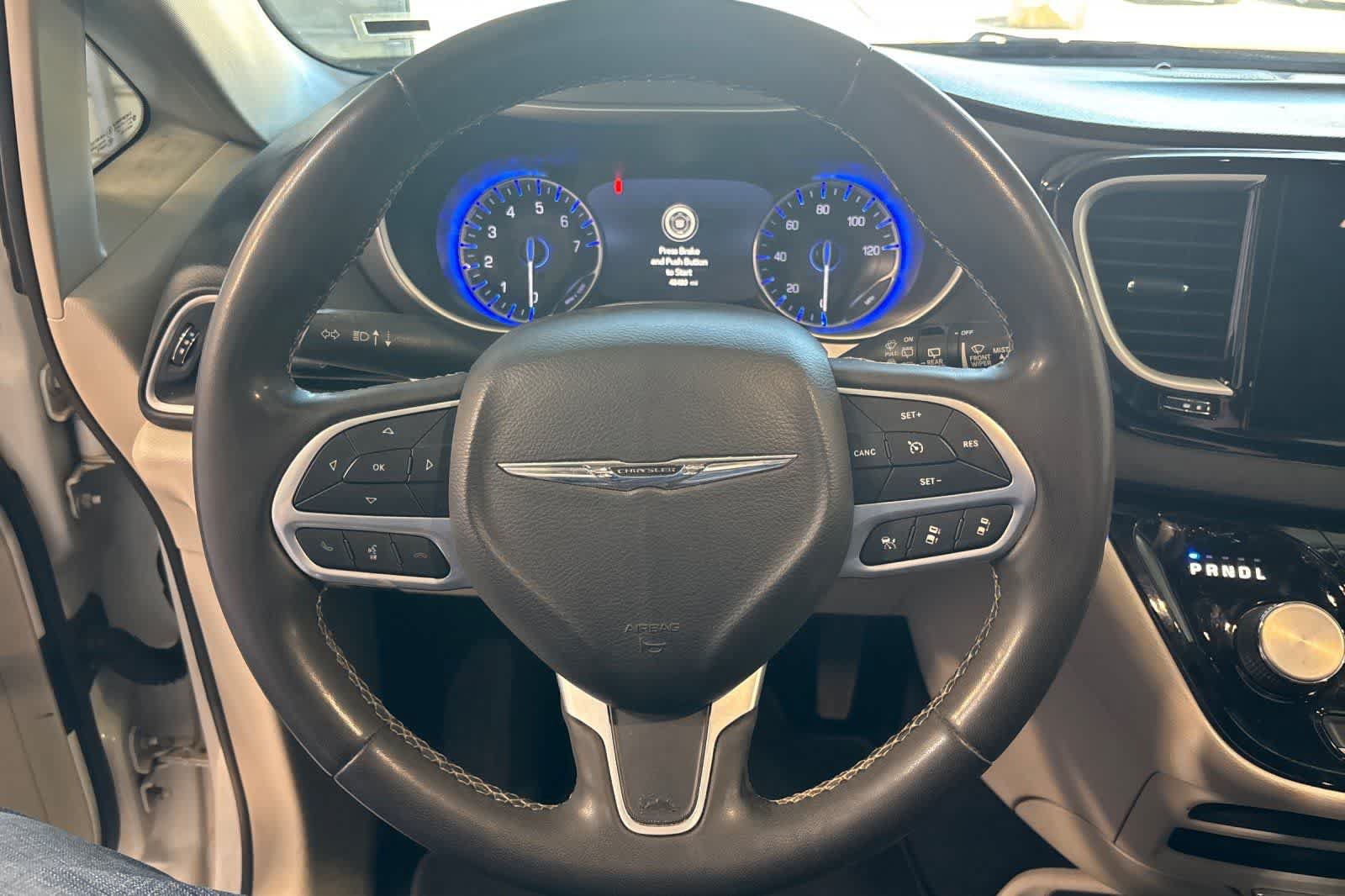 Used 2022 Chrysler Pacifica Touring-L FWD image 26