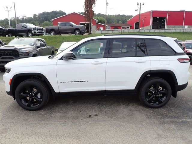 New 2025 Jeep Grand Cherokee Limited w/ Black Appearance Package AWD/4WD image 2