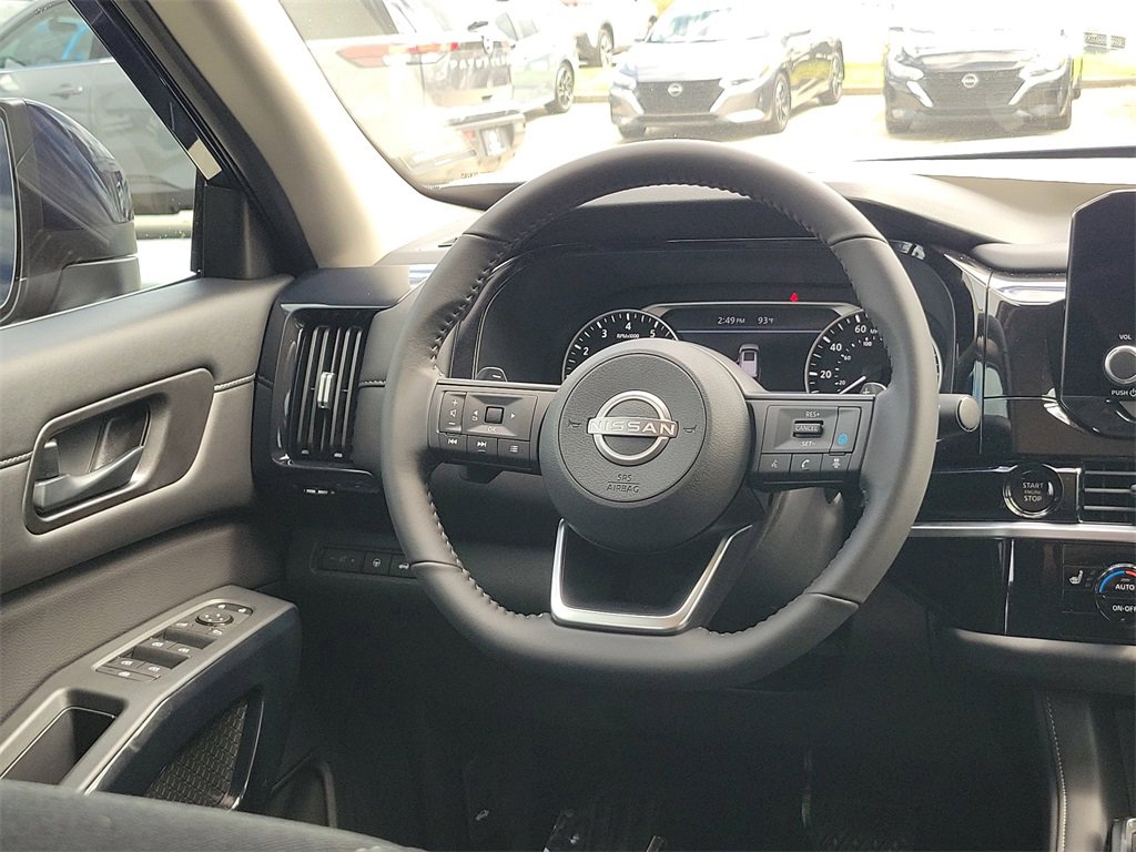 New 2025 Nissan Pathfinder SV image 8