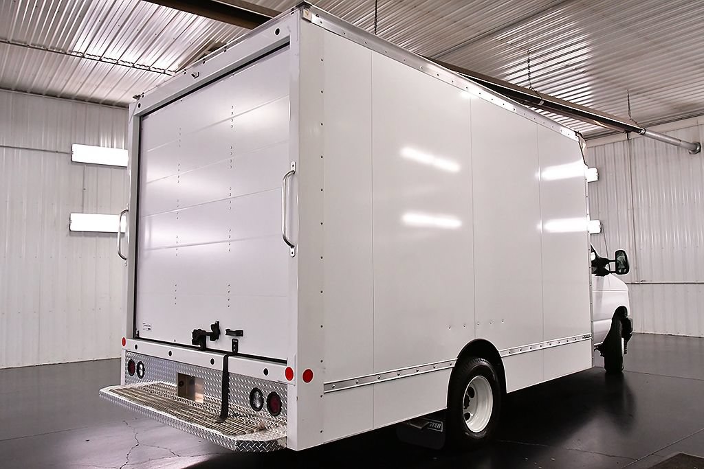 Used 2024 Ford E-450 and Econoline 450 Super Duty w/ Driver's Safety Package RWD image 7