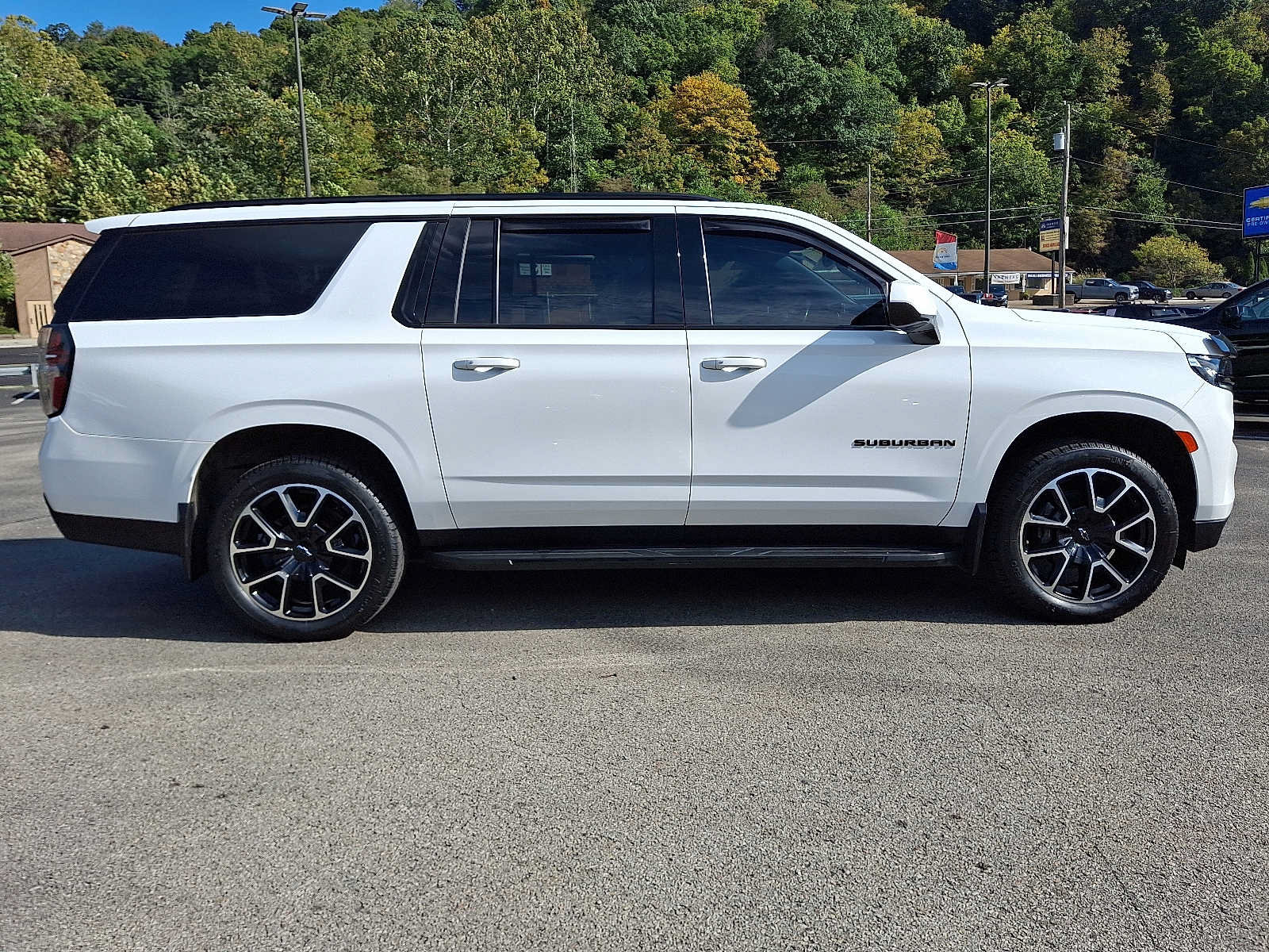 Used 2023 Chevrolet Suburban RST AWD/4WD image 7