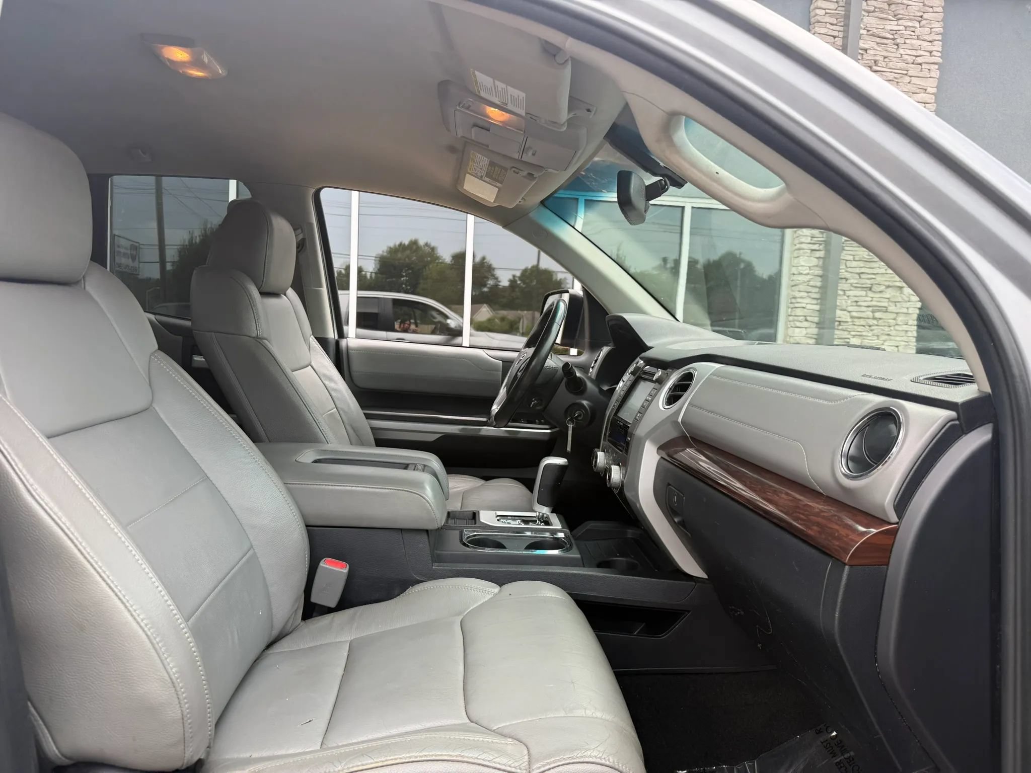 Used 2017 Toyota Tundra Limited w/ Limited Premium Package AWD/4WD image 14