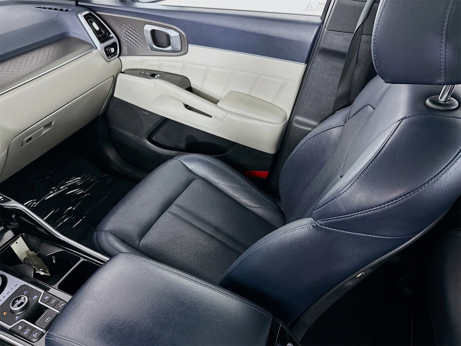 Used 2023 Kia Sorento SX Prestige image 25