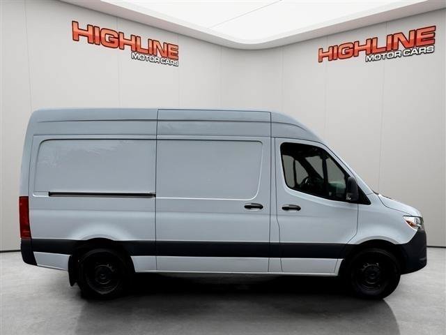 Used 2021 Mercedes-Benz Sprinter 1500 image 4