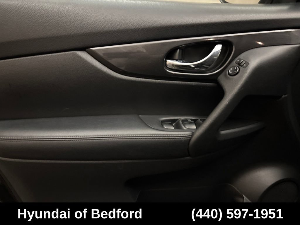 Used 2018 Nissan Rogue SV AWD/4WD image 11
