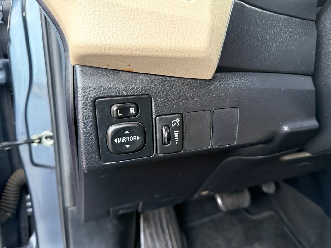 Used 2014 Toyota Corolla LE FWD image 30