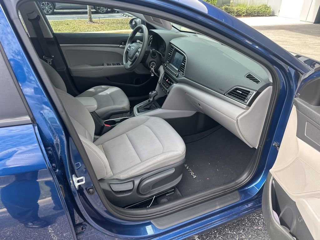 Used 2018 Hyundai Elantra SE w/ SE Connectivity Package 04 image 3
