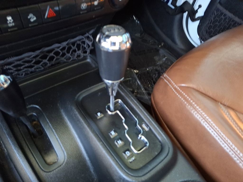 Used 2017 Jeep Wrangler Unlimited Rubicon w/ Connectivity Group image 16