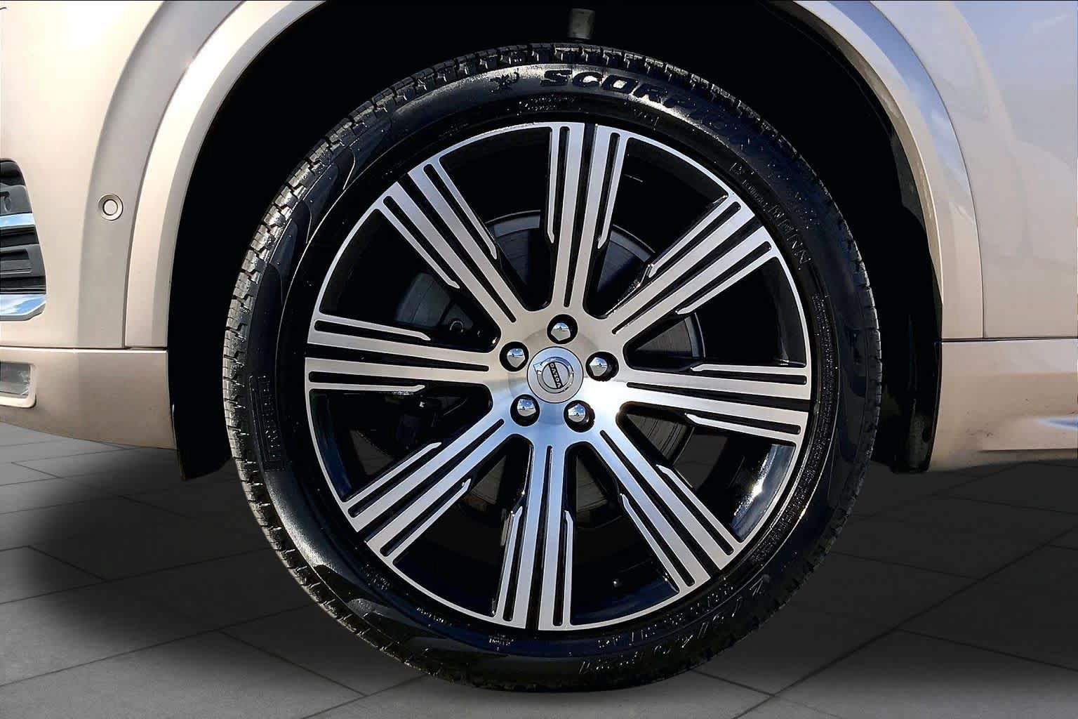 Used 2025 Volvo XC90 B6 Plus w/ Protection Package Premier AWD/4WD image 11