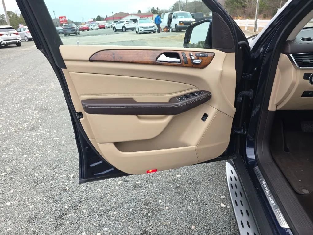 Used 2017 Mercedes-Benz GLS 450 4MATIC image 44