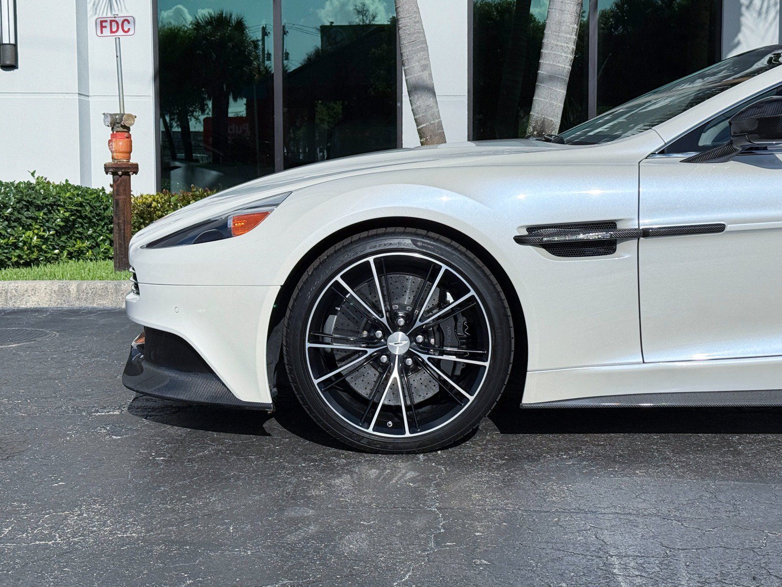 Used 2014 Aston Martin Vanquish Volante RWD image 11