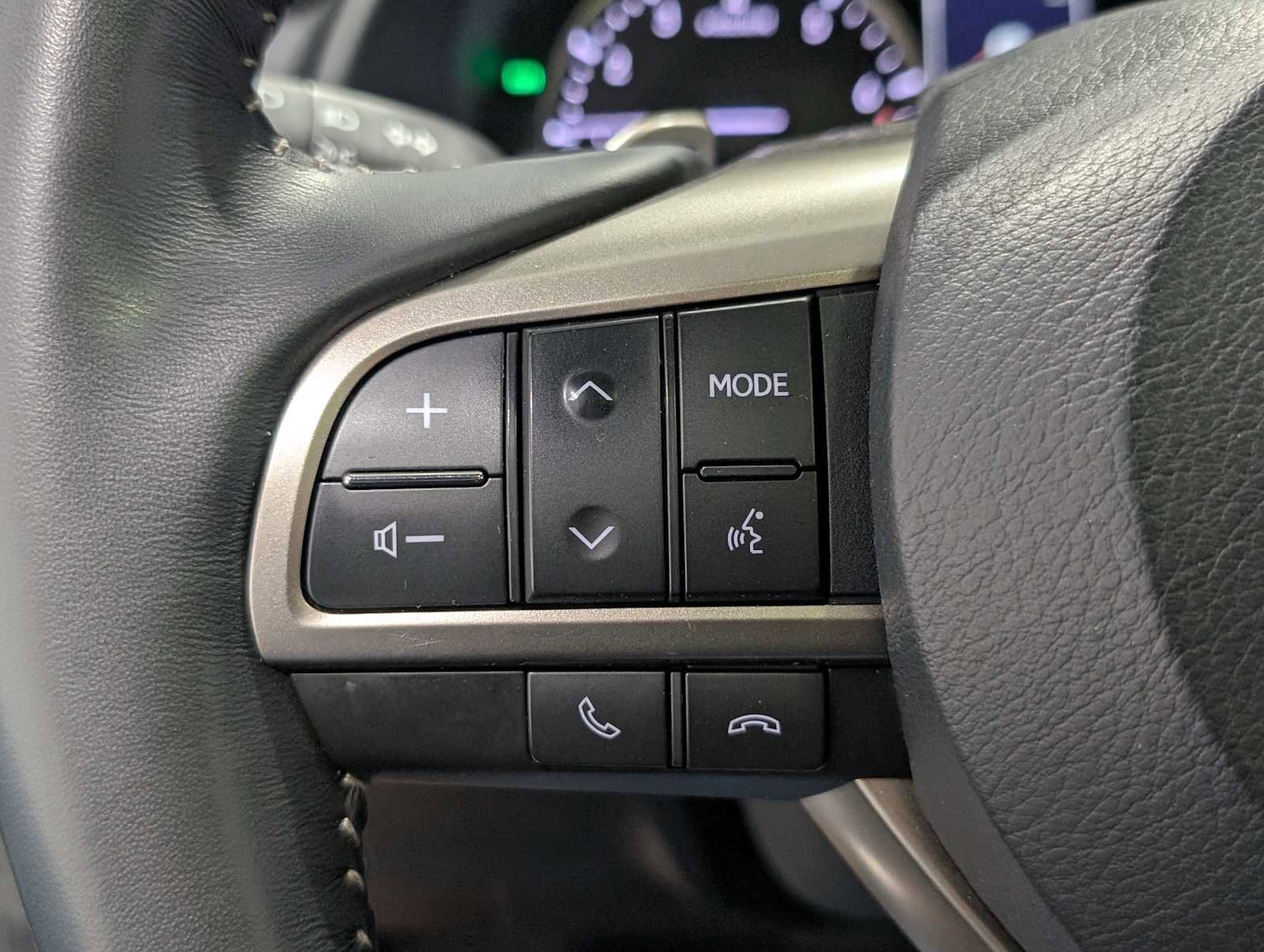 Used 2022 Lexus RX 350L Premium w/ Premium Package image 36