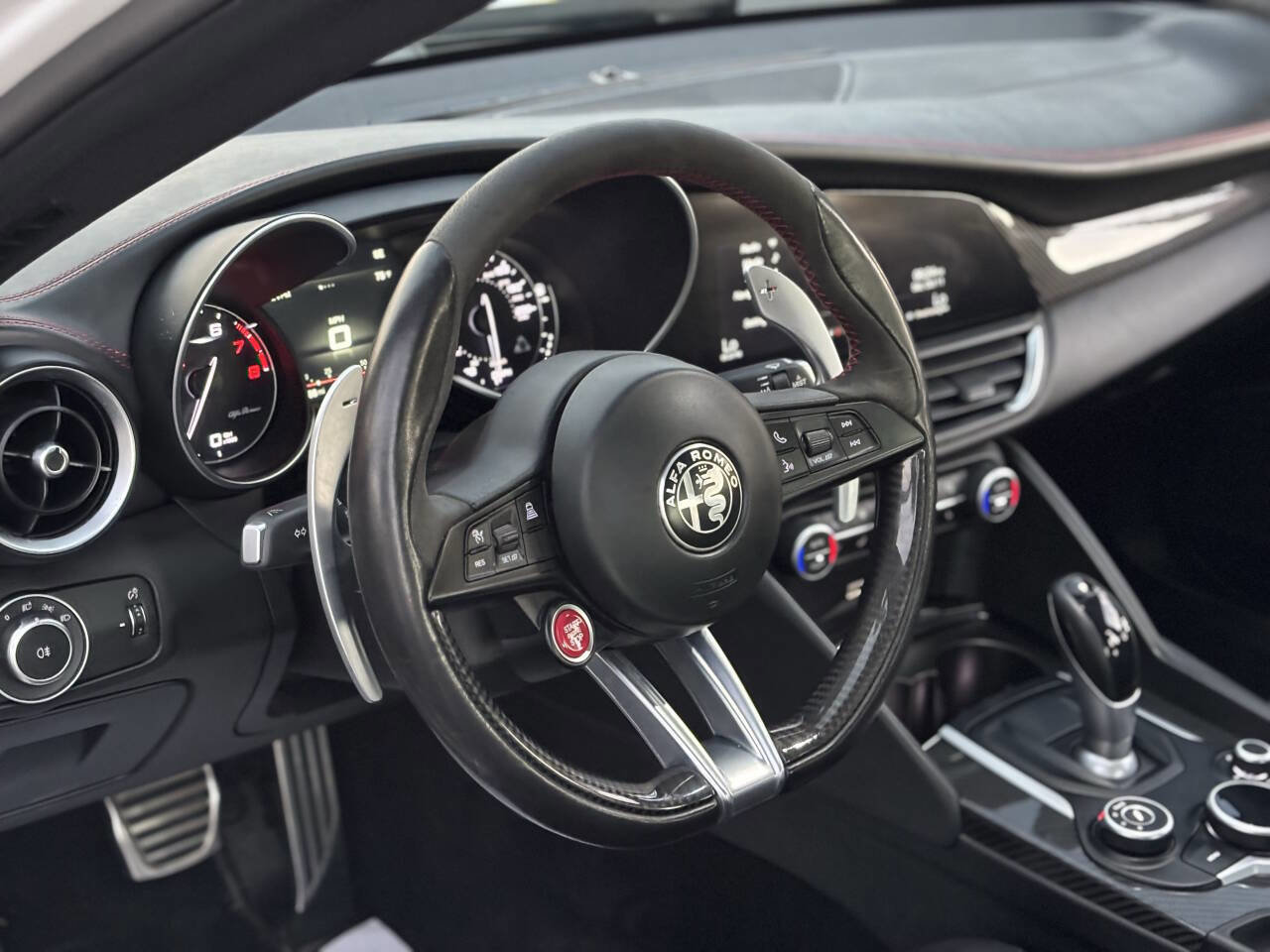 Used 2018 Alfa Romeo Giulia Quadrifoglio w/ Driver Assist Dynamic Package image 9