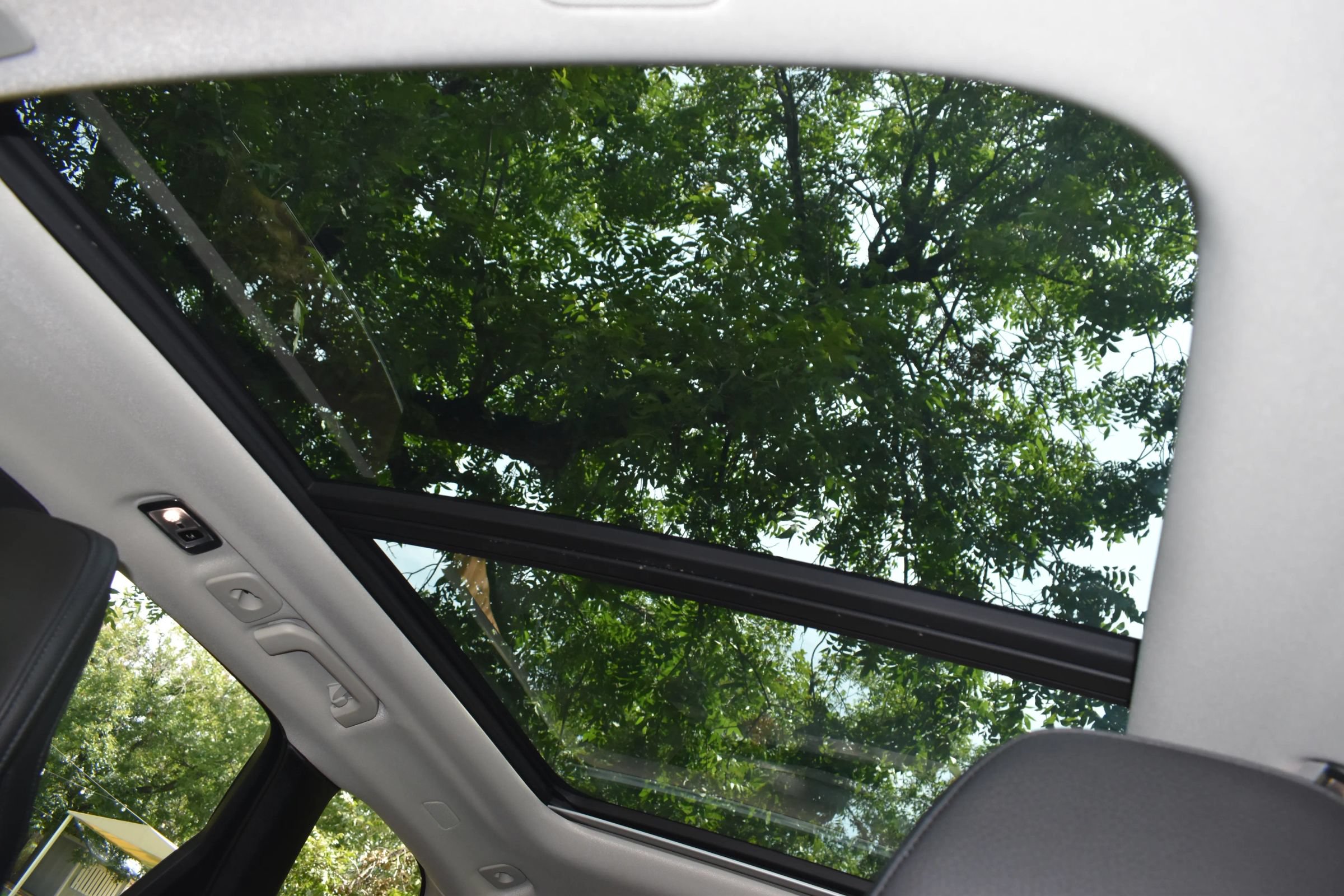 Used 2021 Volvo XC60 T8 Inscription Expression w/ Advanced Package AWD/4WD image 9
