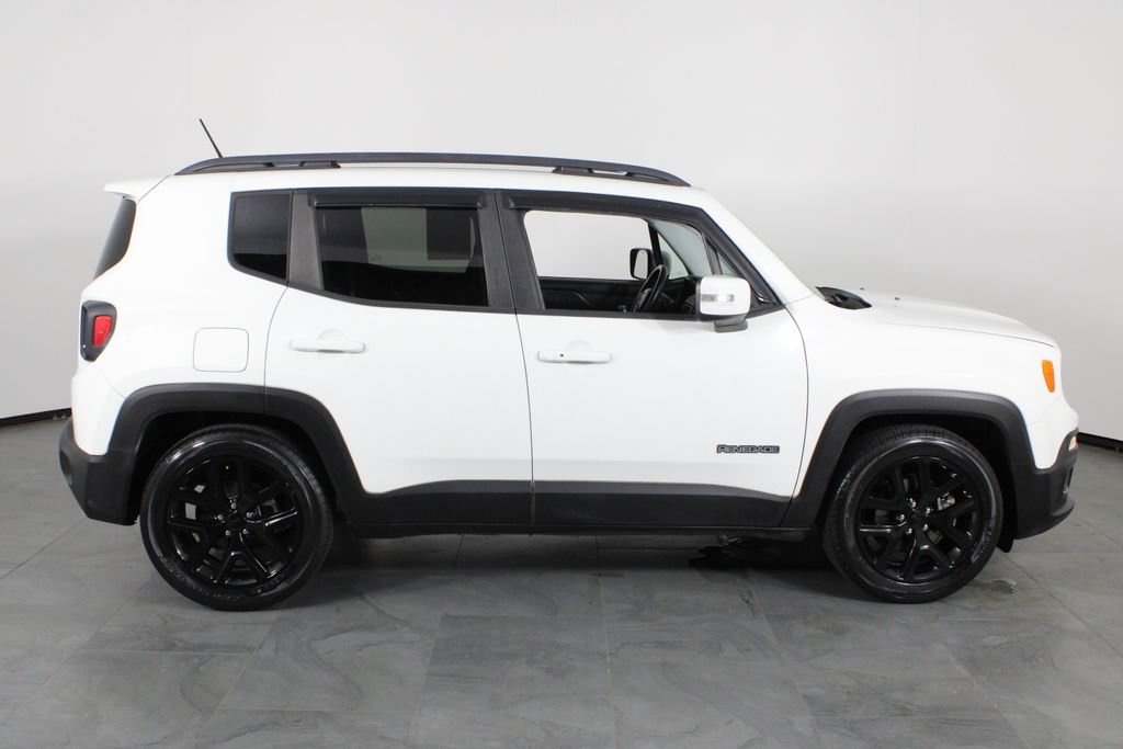 Used 2017 Jeep Renegade Altitude FWD image 11