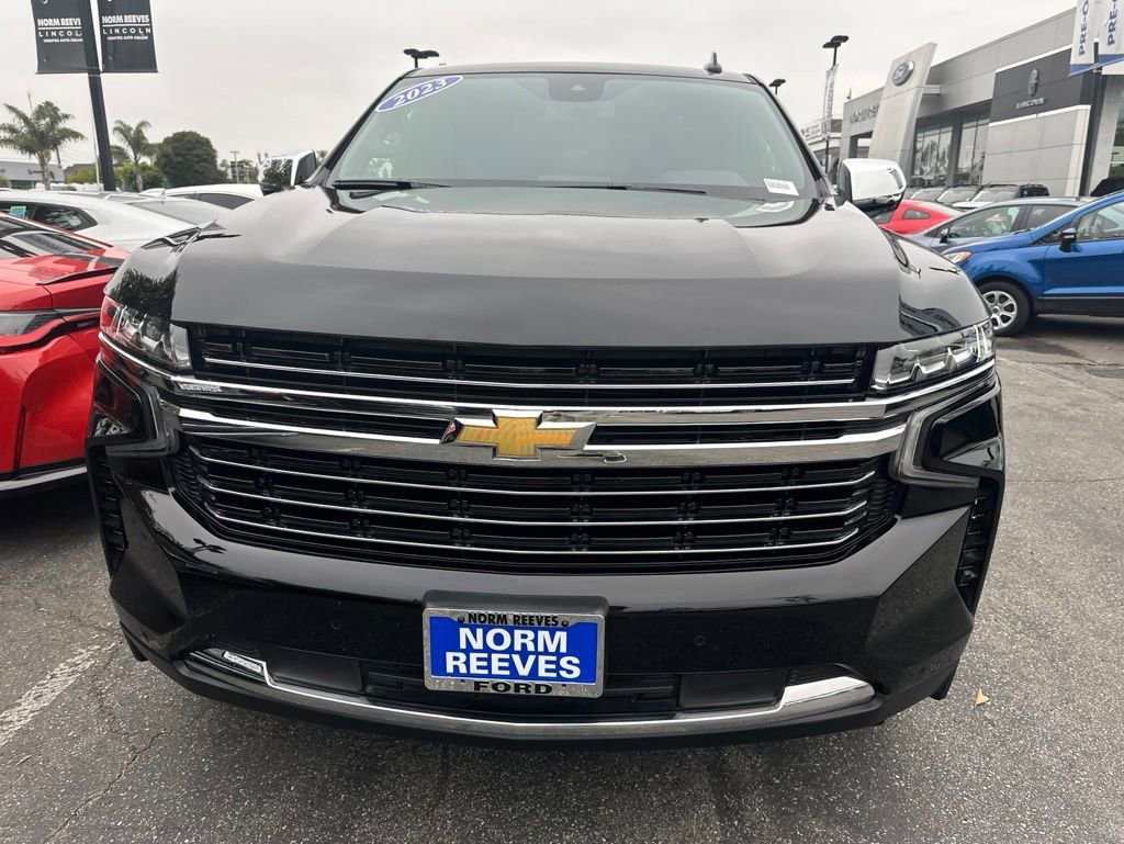 Used 2023 Chevrolet Suburban LT RWD image 2