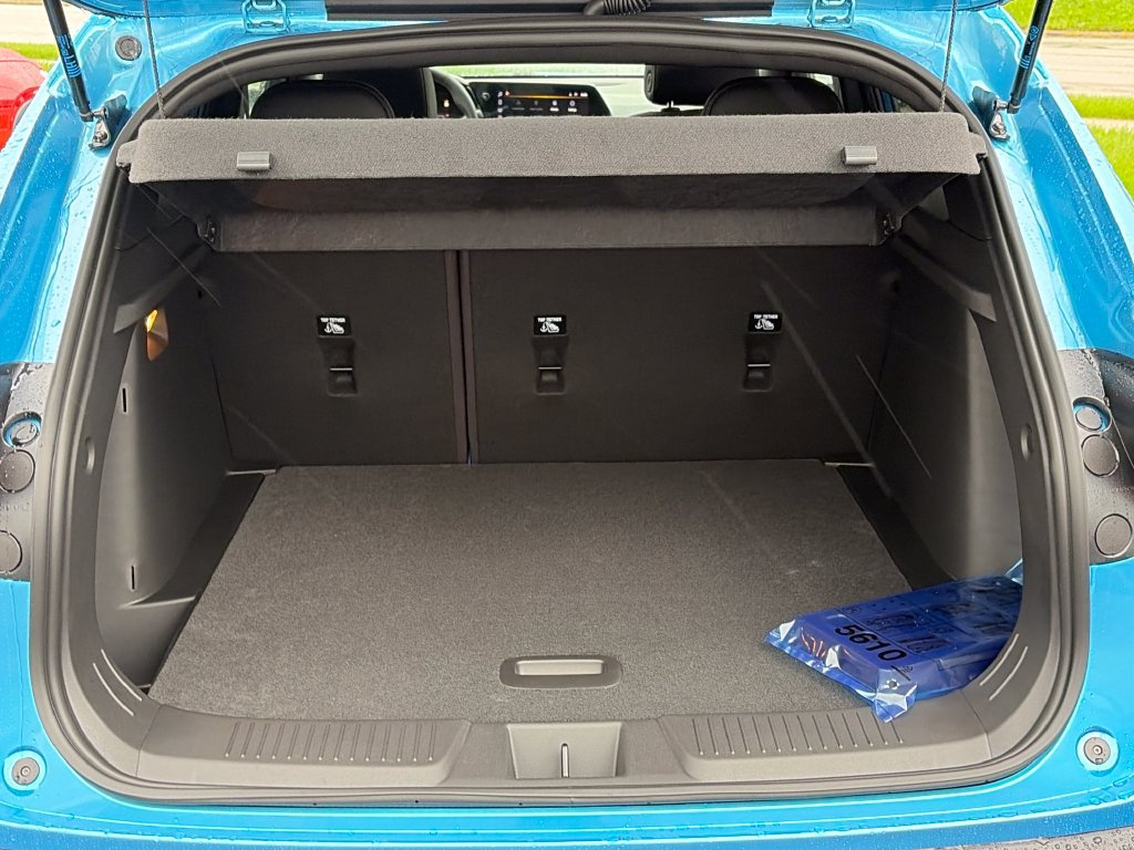 New 2026 Chevrolet Trax RS w/ Sunroof Package FWD image 6