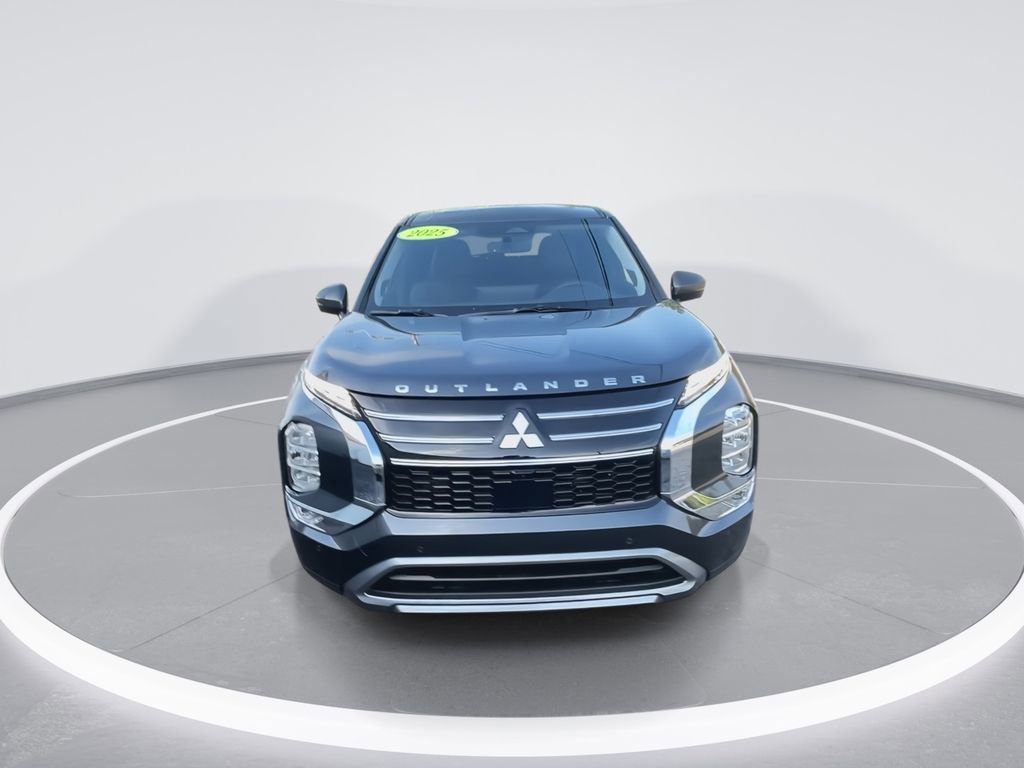 New 2025 Mitsubishi Outlander SE image 3