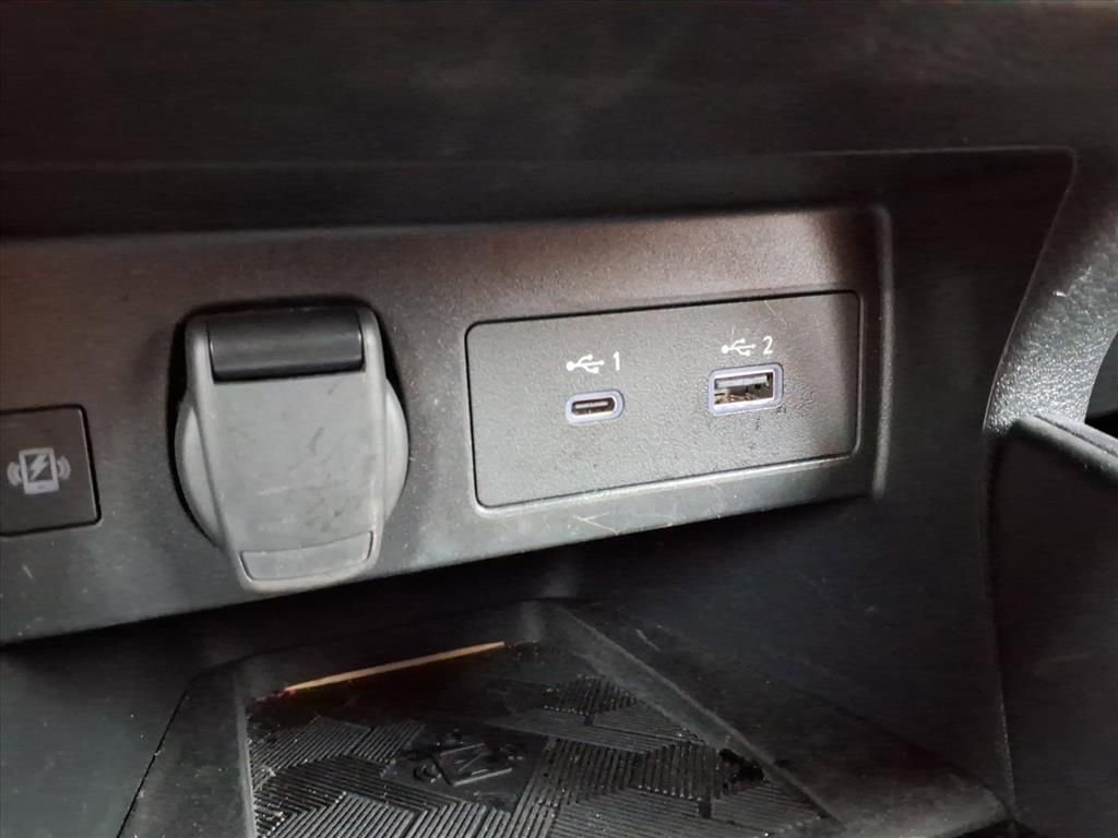 Used 2023 Nissan Versa SR w/ Trunk Package image 17