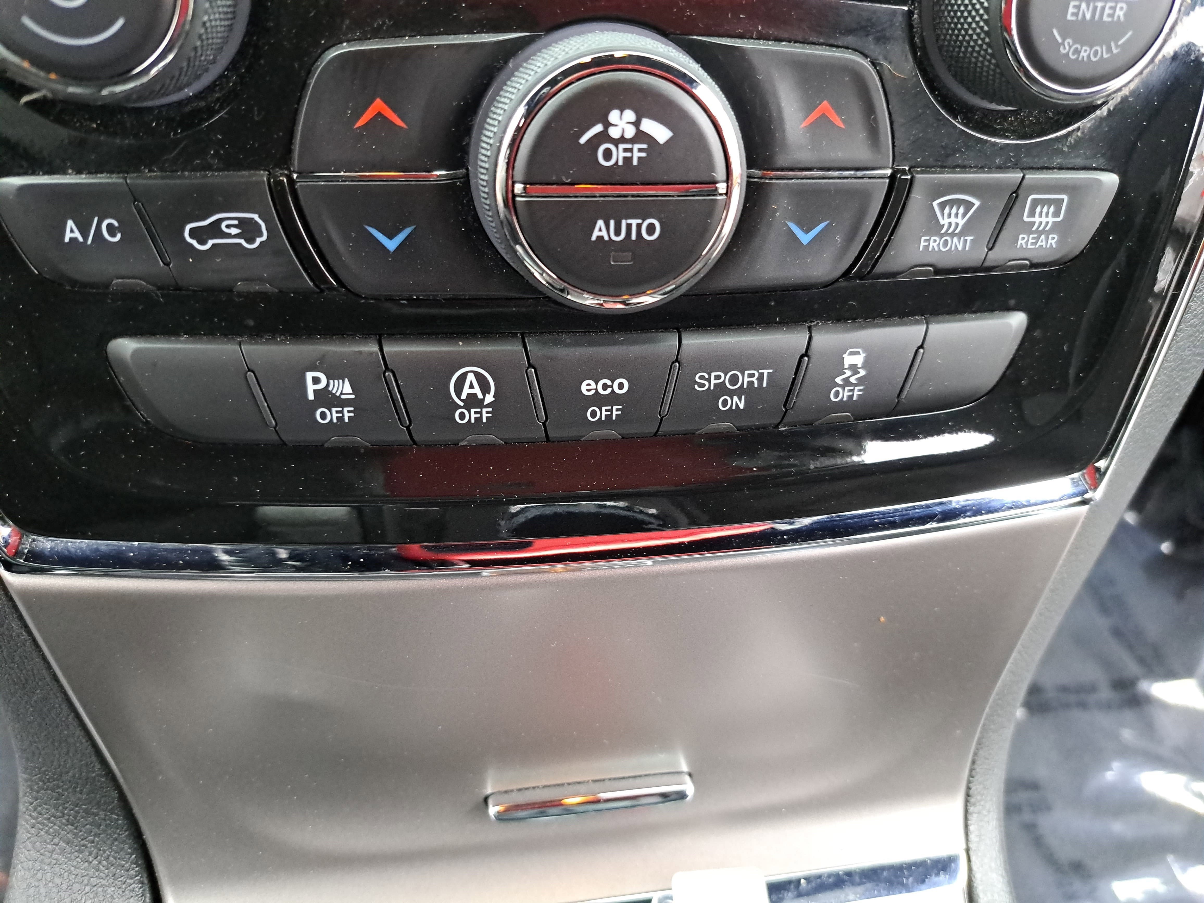 Used 2022 Jeep Grand Cherokee Laredo X image 23