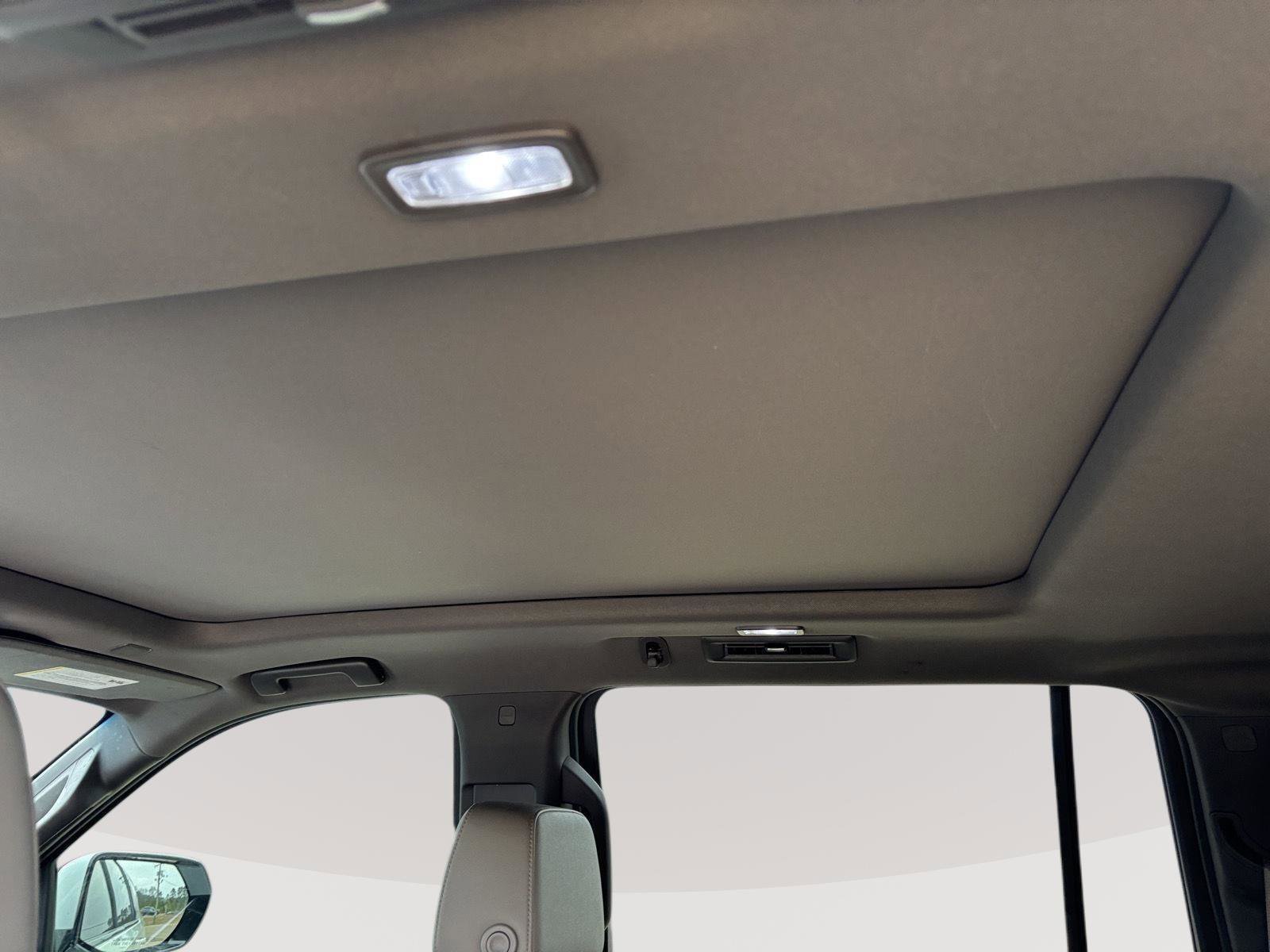 Used 2021 Chevrolet Suburban Z71 w/ Luxury Package image 20