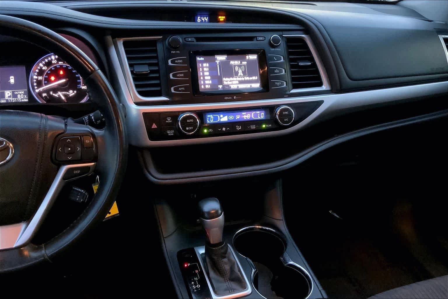 Used 2014 Toyota Highlander Plus FWD image 7