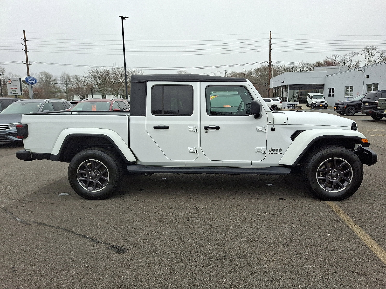 Certified 2022 Jeep Gladiator Overland w/ LED Lighting Group AWD/4WD image 7