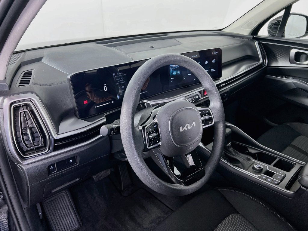Certified 2025 Kia Sorento LX FWD image 10