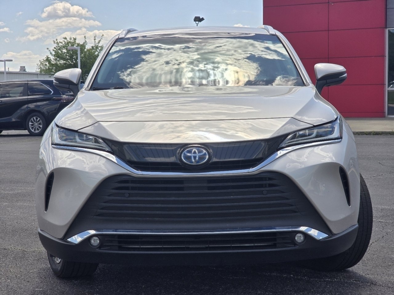 Used 2024 Toyota Venza XLE AWD/4WD image 12