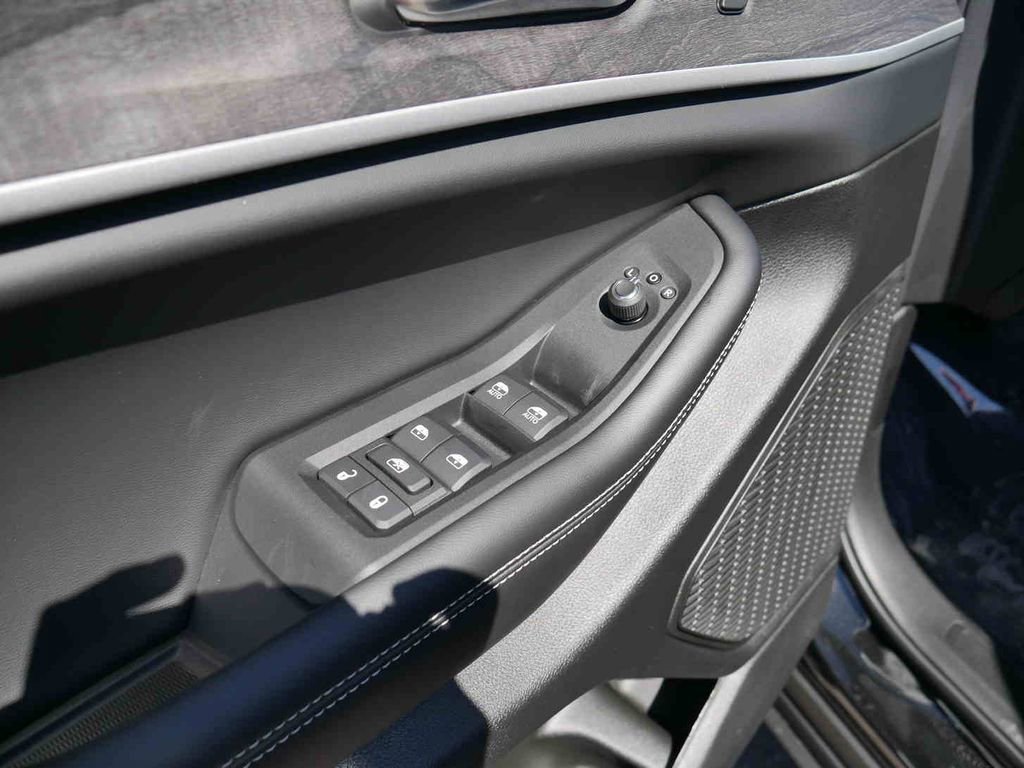 New 2025 Jeep Grand Cherokee Limited image 28