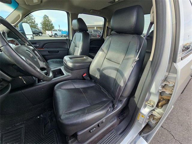 Used 2014 GMC Sierra 3500 SLT w/ SLT Convenience Package image 14