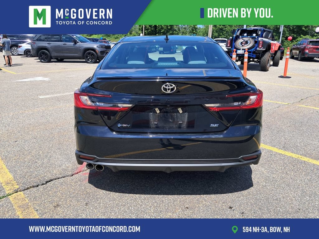 Used 2025 Toyota Camry SE w/ Convenience Package FWD image 4