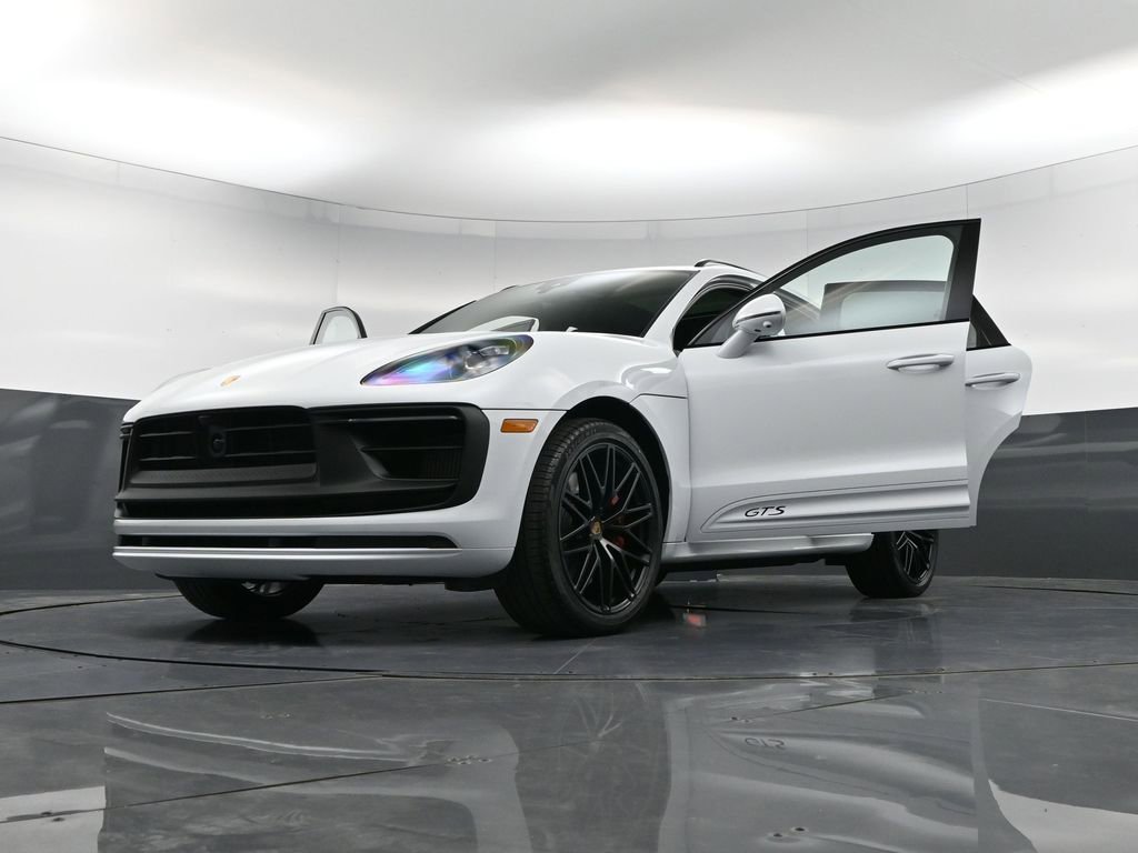 New 2026 Porsche Macan GTS AWD/4WD image 39