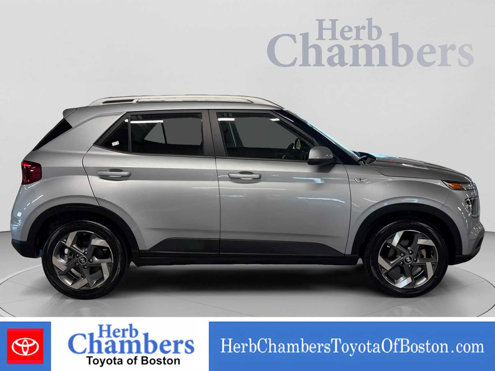 Used 2022 Hyundai Venue SEL w/ Cargo Package FWD image 11