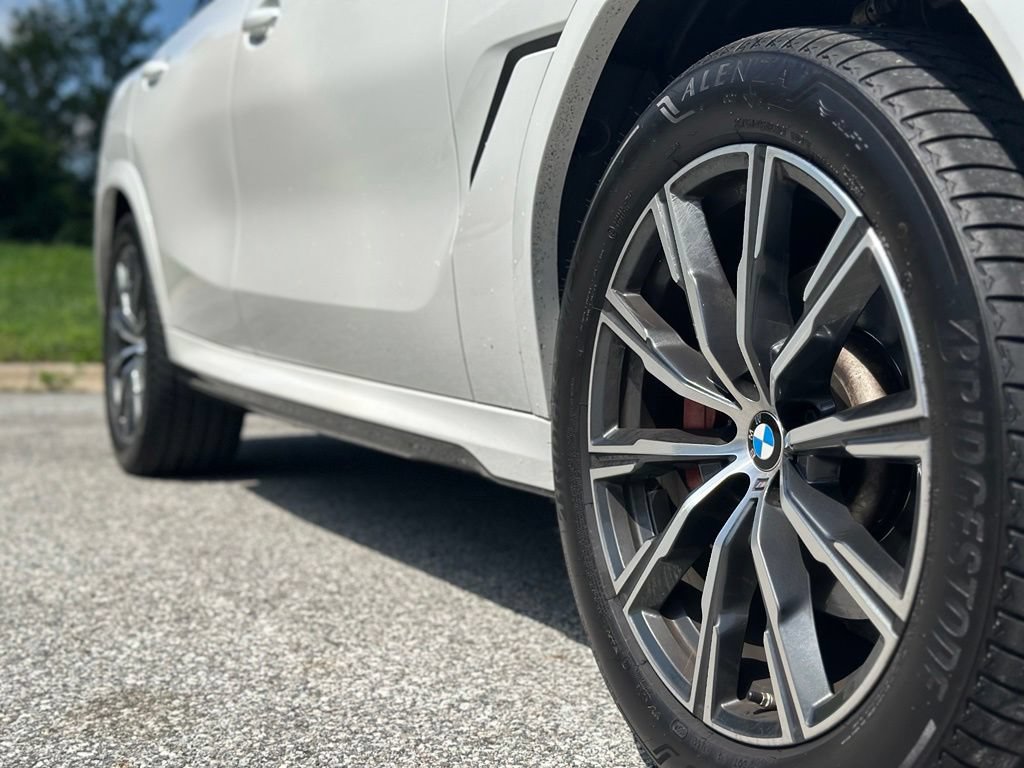 Used 2022 BMW X6 xDrive40i w/ M Sport Package AWD/4WD image 8
