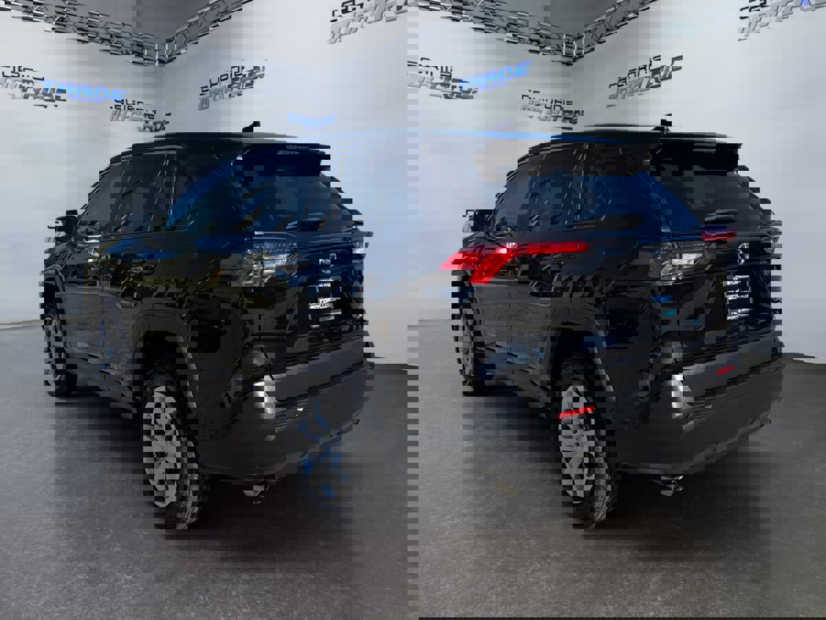 Used 2024 Toyota RAV4 LE image 7