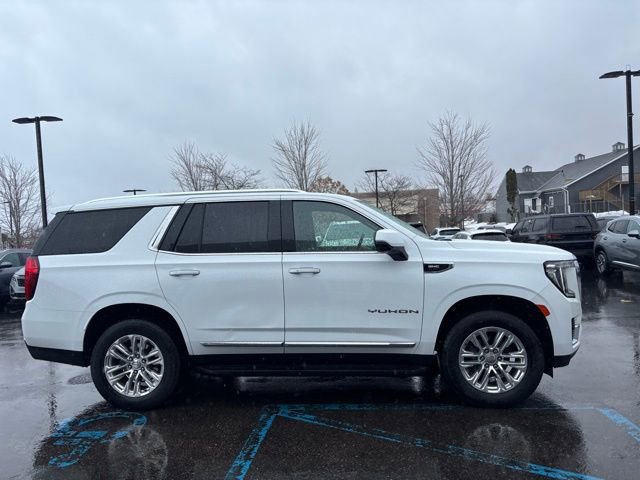 Used 2024 GMC Yukon SLT w/ SLT Luxury Package image 5