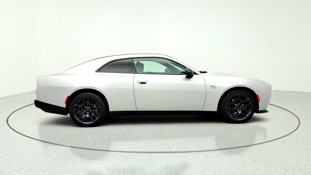 Used 2024 Dodge Charger Daytona R/T w/ Plus Group AWD/4WD image 4